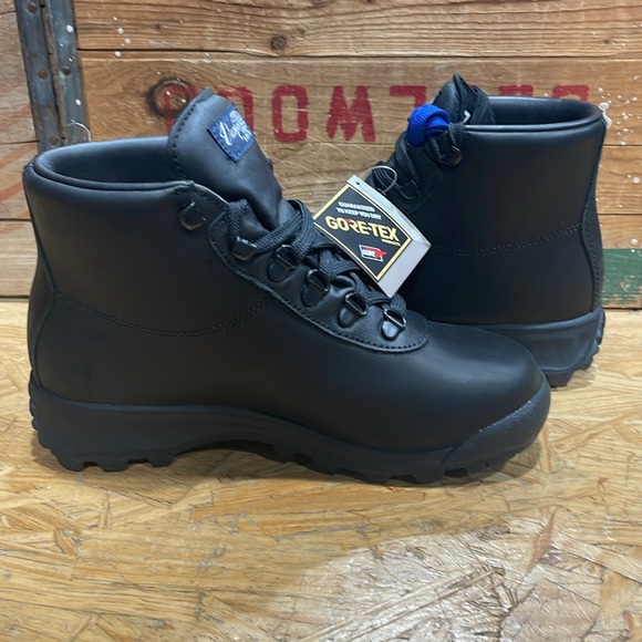 Brand new in box discontinued style 7128 Jet Black Vasque Sundowner Gore Tex. - Picture 3 of 6